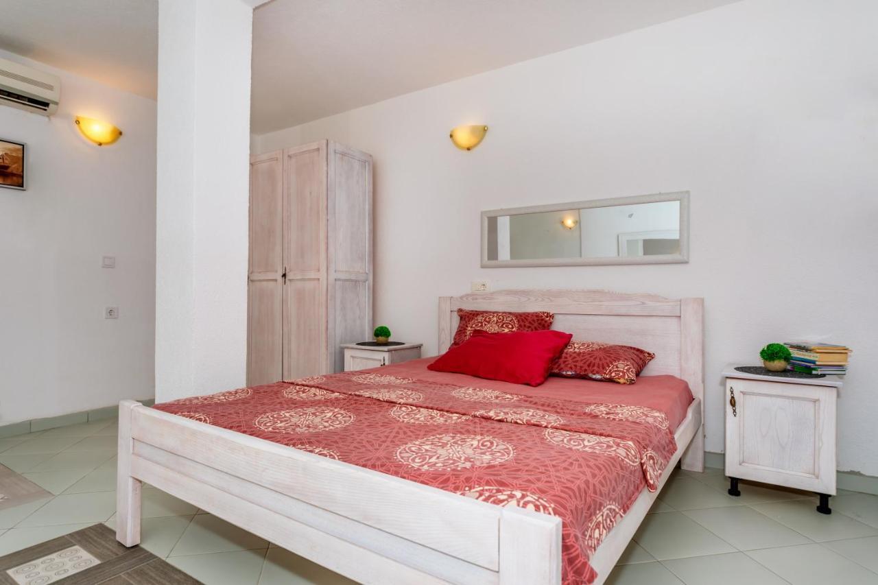 Apartmani Lira Sutomore Exteriör bild