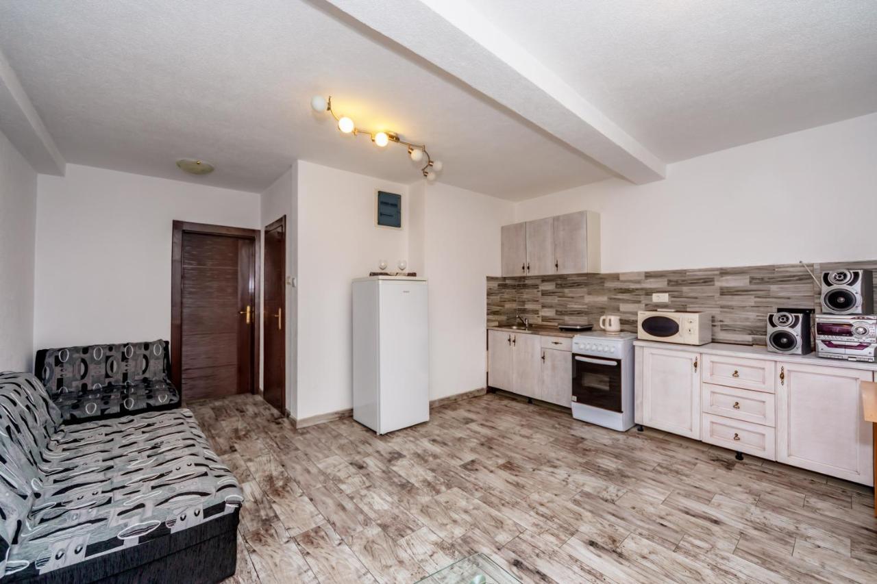 Apartmani Lira Sutomore Exteriör bild