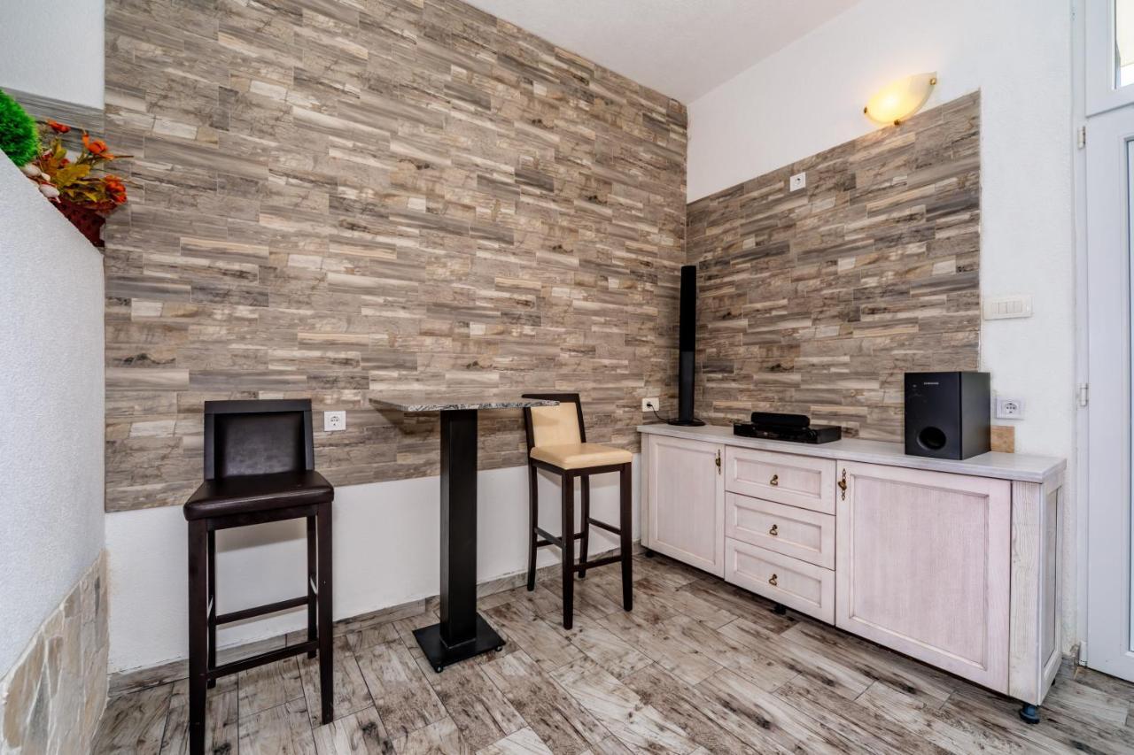 Apartmani Lira Sutomore Exteriör bild