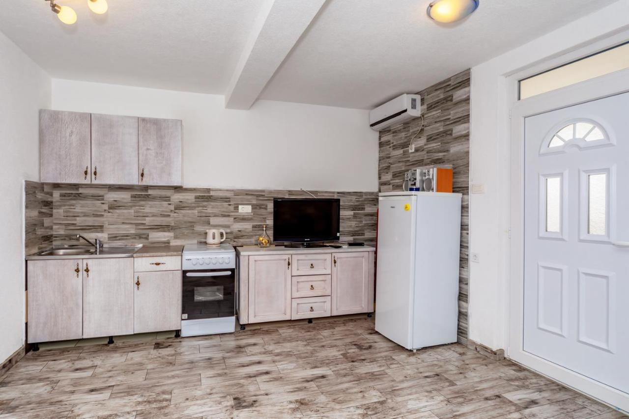 Apartmani Lira Sutomore Exteriör bild