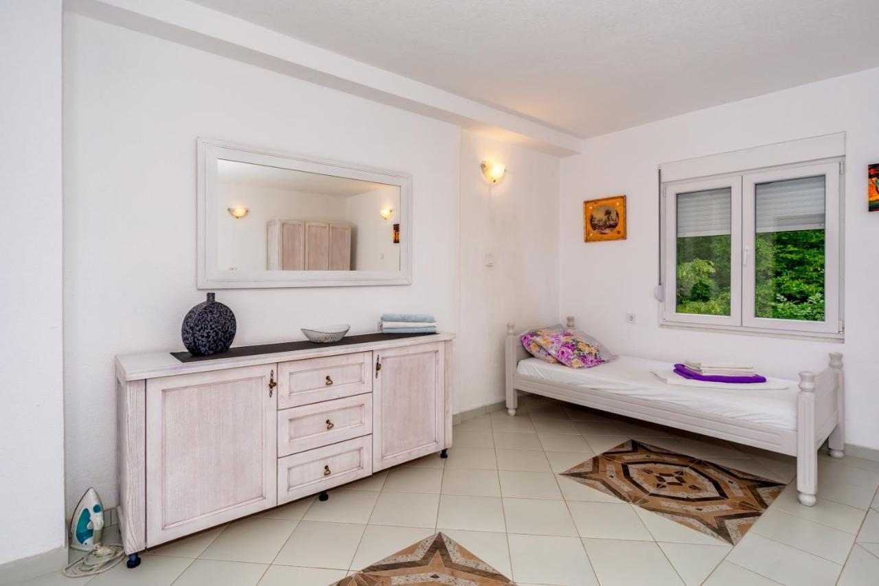 Apartmani Lira Sutomore Exteriör bild