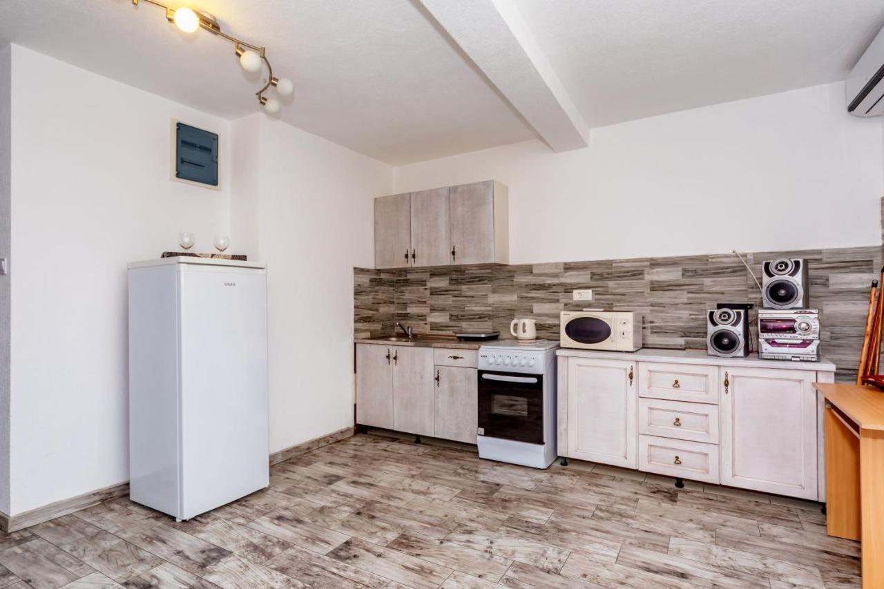 Apartmani Lira Sutomore Exteriör bild