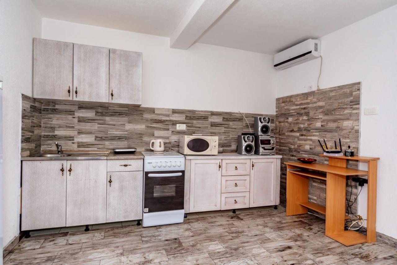 Apartmani Lira Sutomore Exteriör bild