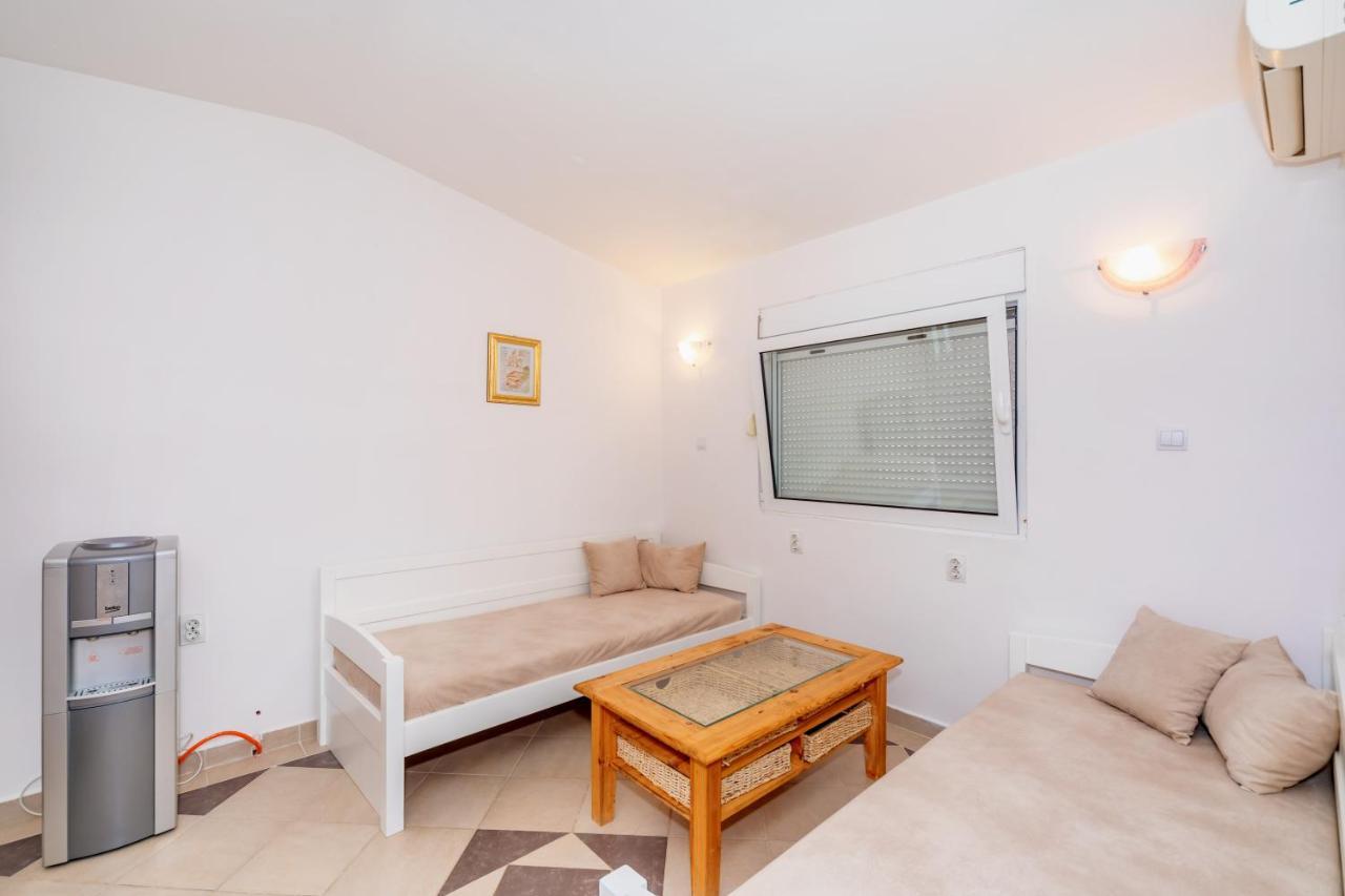 Apartmani Lira Sutomore Exteriör bild