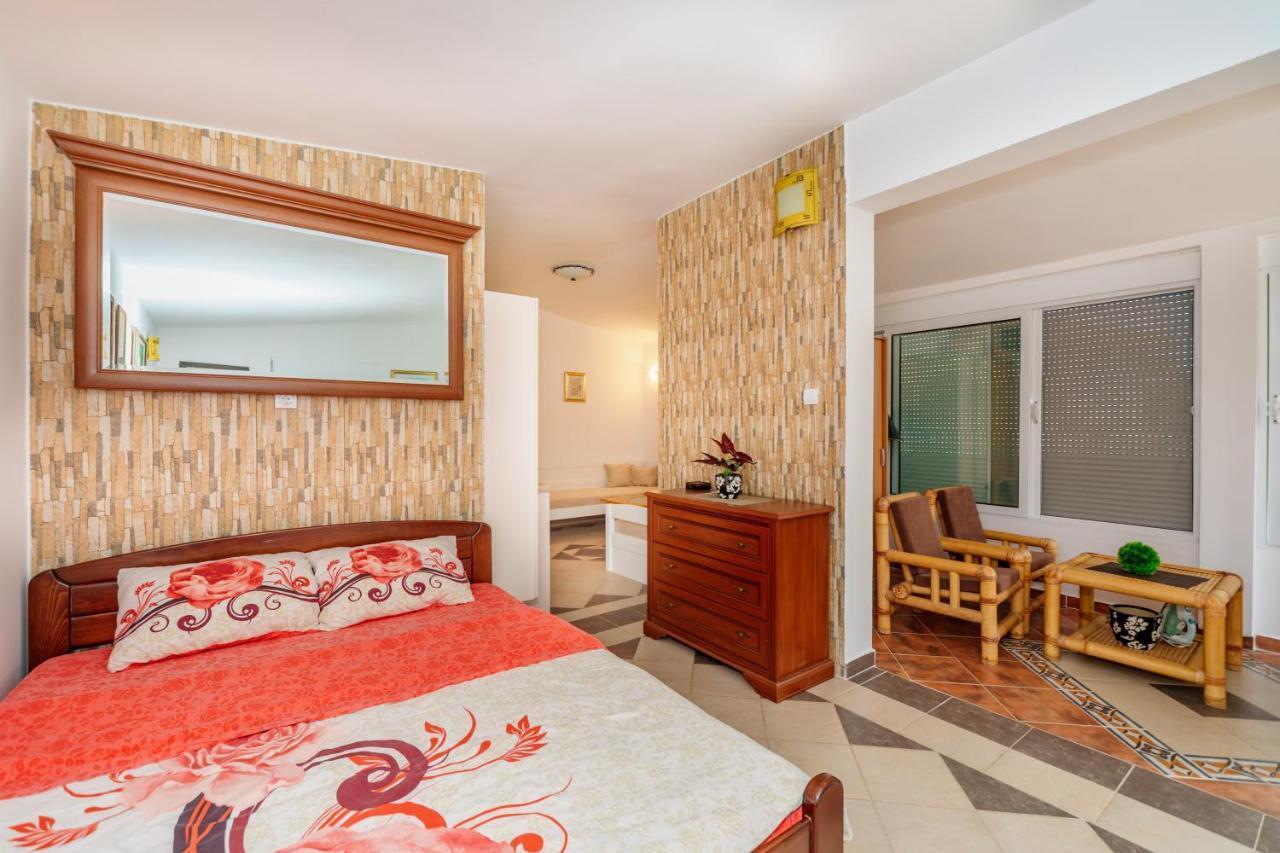 Apartmani Lira Sutomore Exteriör bild