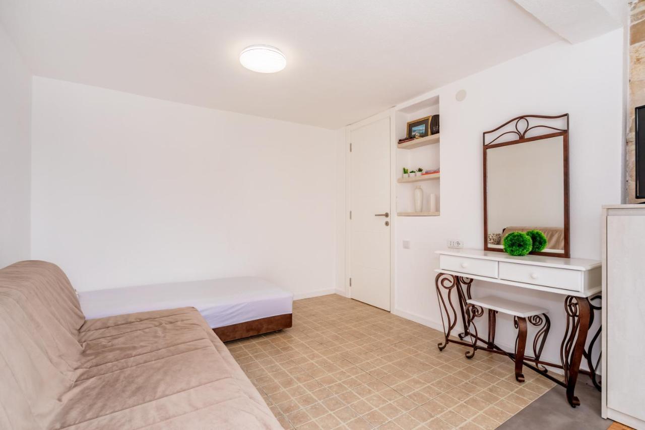 Apartmani Lira Sutomore Exteriör bild