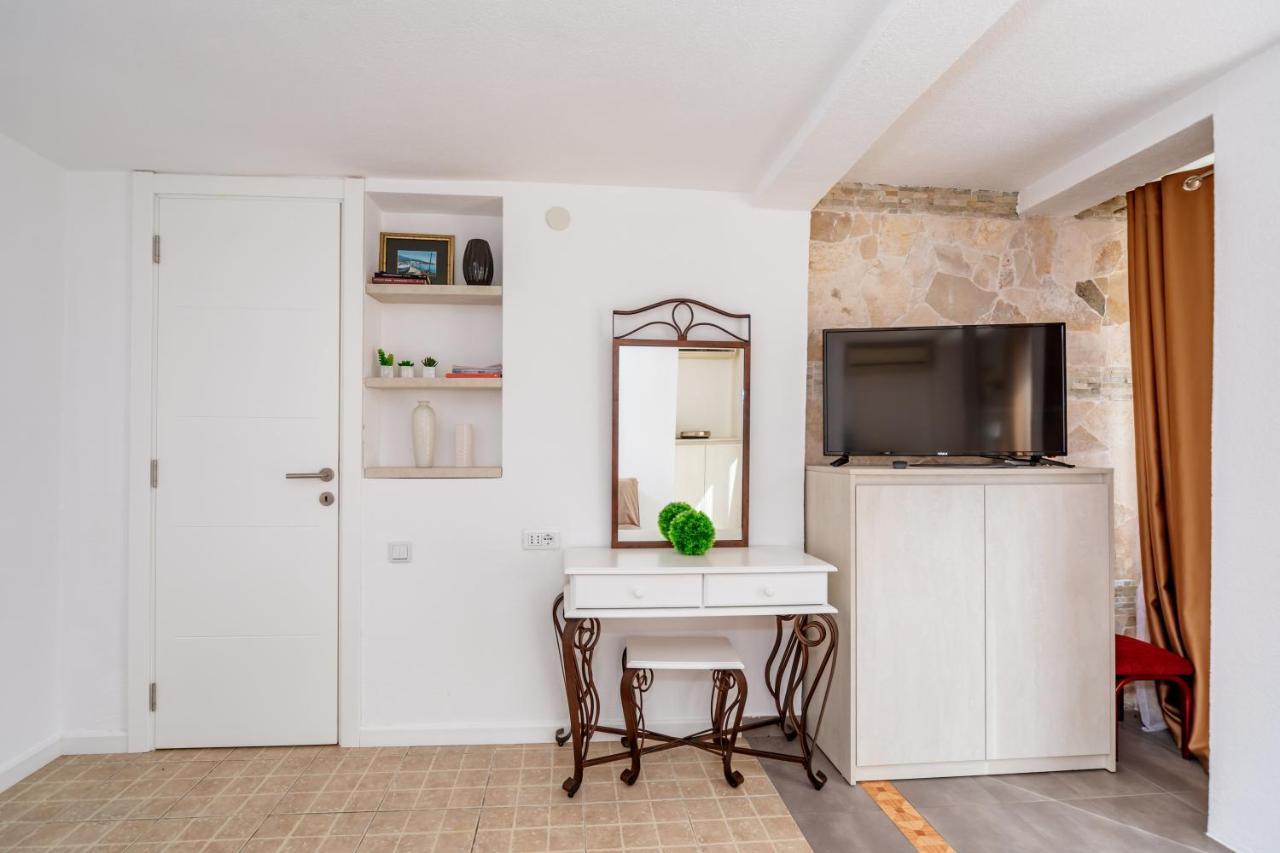 Apartmani Lira Sutomore Exteriör bild