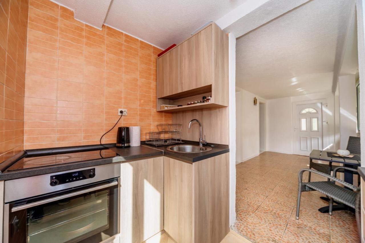 Apartmani Lira Sutomore Exteriör bild