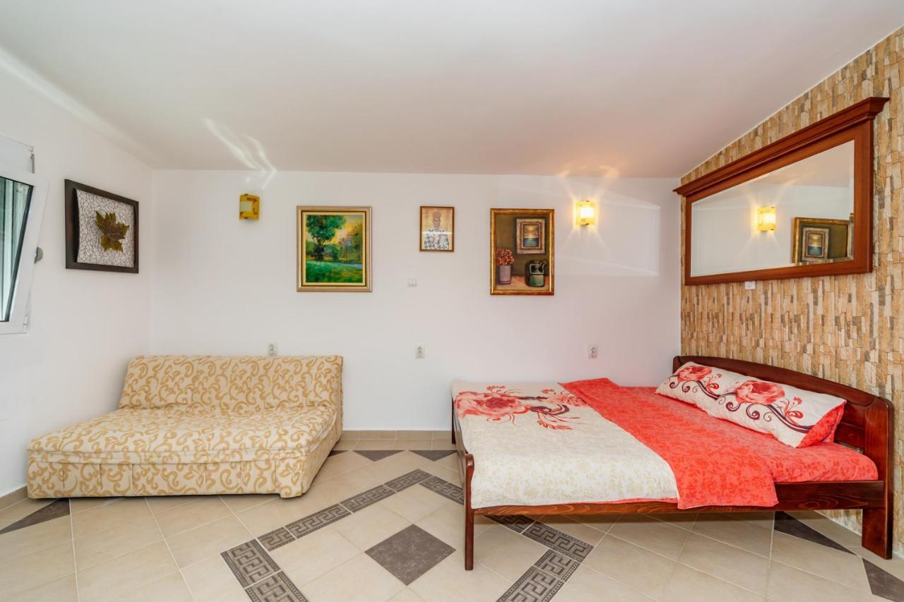 Apartmani Lira Sutomore Exteriör bild