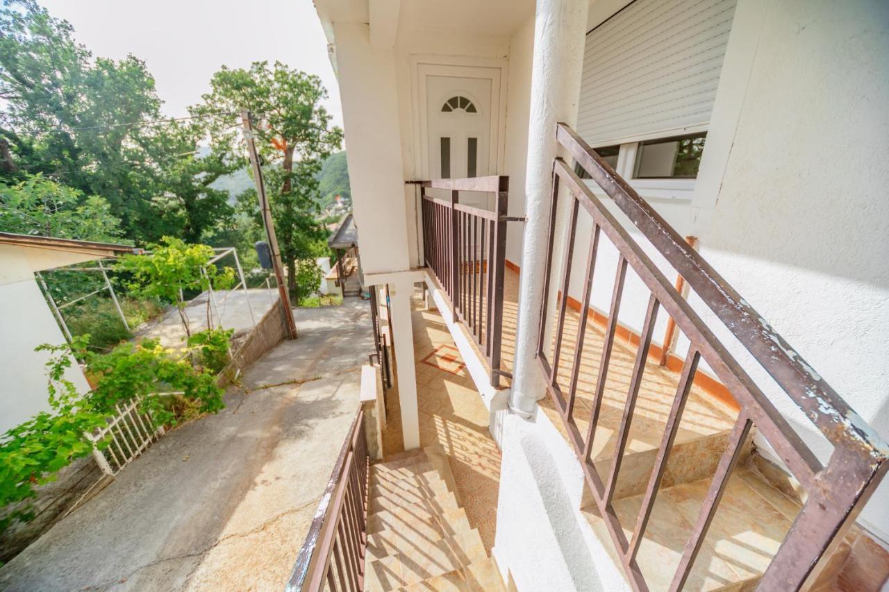 Apartmani Lira Sutomore Exteriör bild