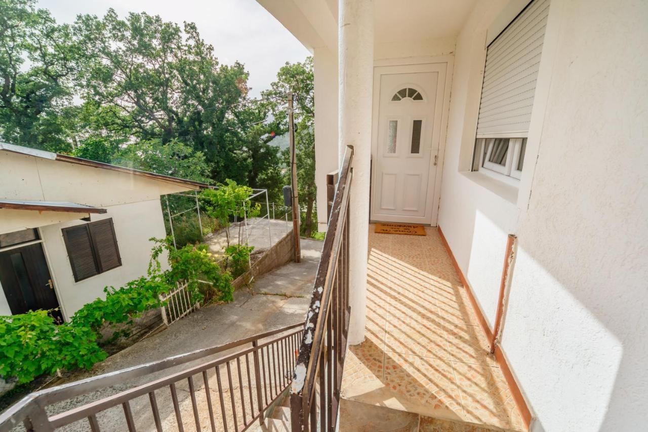 Apartmani Lira Sutomore Exteriör bild